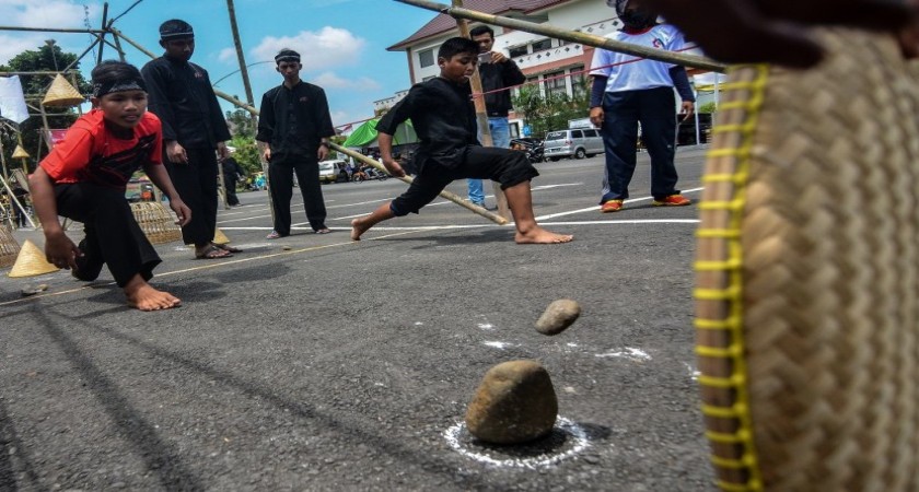 permainan adat sunda