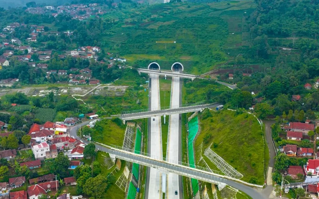 Cisumdawu Disebut Tol Terindah di Indonesia, Ini Alasannya!