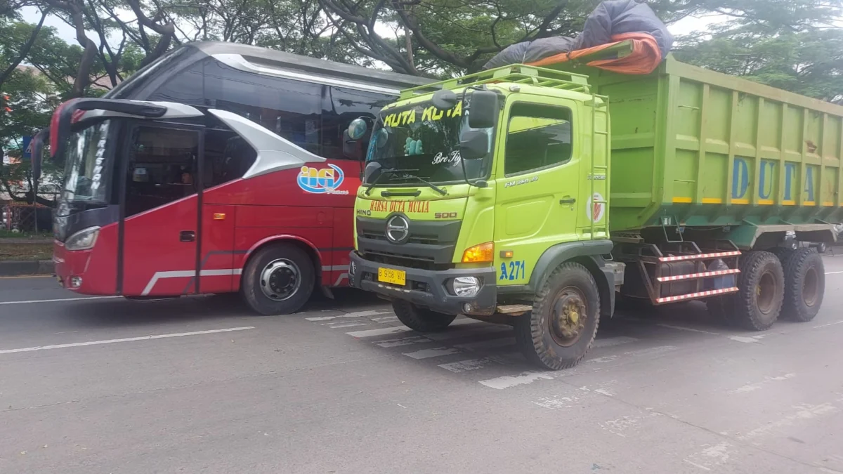 Camat Minta Hentikan Truk Pengangut Tanah