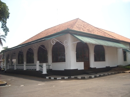 sejarah Gedung Srimanganti