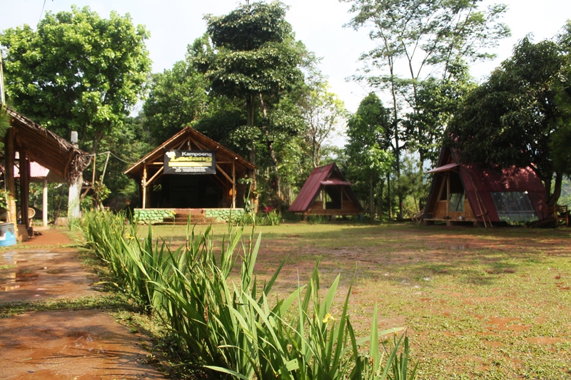 Kampung Ladang, Wisata di Puncak Bukit Pasir Peti Sumedang