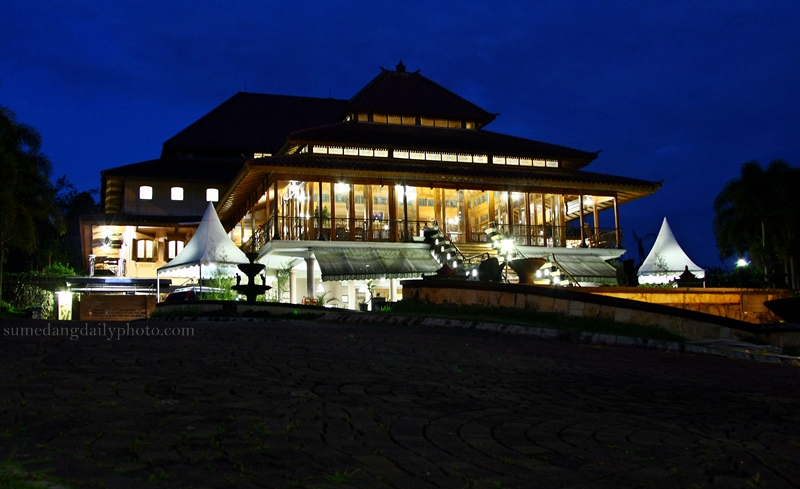 Restoran bumbu khas kraton di Sumedang