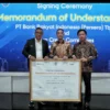 Penandatanganan Memorandum of Understanding (MoU) dilakukan antara Director of Institutional and Wholesale Business BRI Agus Noorsanto dan Chief Finance Officer PT Astra Sedaya Finance, Dharmawan Phie dan Chief Operation Officer PT Astra Sedaya Finance, Ezar Kumendong