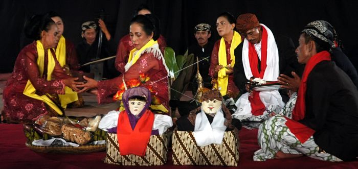 Penyebaran Agama Islam di Sumedang Melalui Kesenian Bangreng.