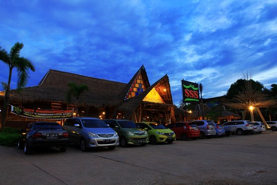 Tempat Makan Dekat Area Tol Cisumdawu, Bisa Dijadikan Oleh Oleh!