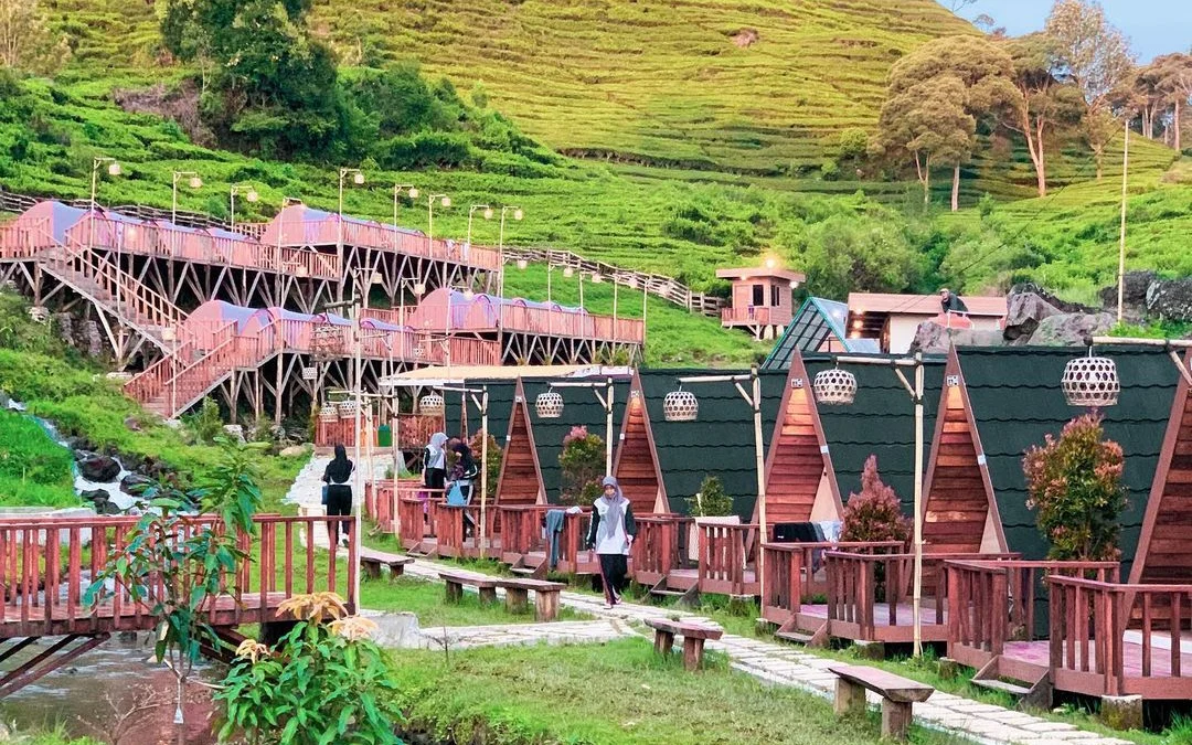 Rekomendasi Tempat Healing Bareng Ayang Di Wisata Ecopark Curug Tilu Bandung