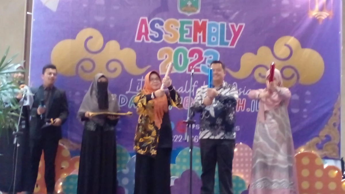 MERIAH : Photo Pembukaan Acara Assembly di Pusat Perbelanjaan Asia Plaza Sumedang, Sabtu (18/3).