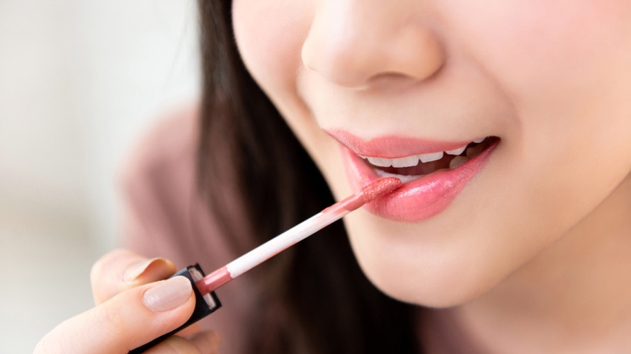 Girls, Lip Cream dan Lipstik Beda Lho! Apa Bedanya?