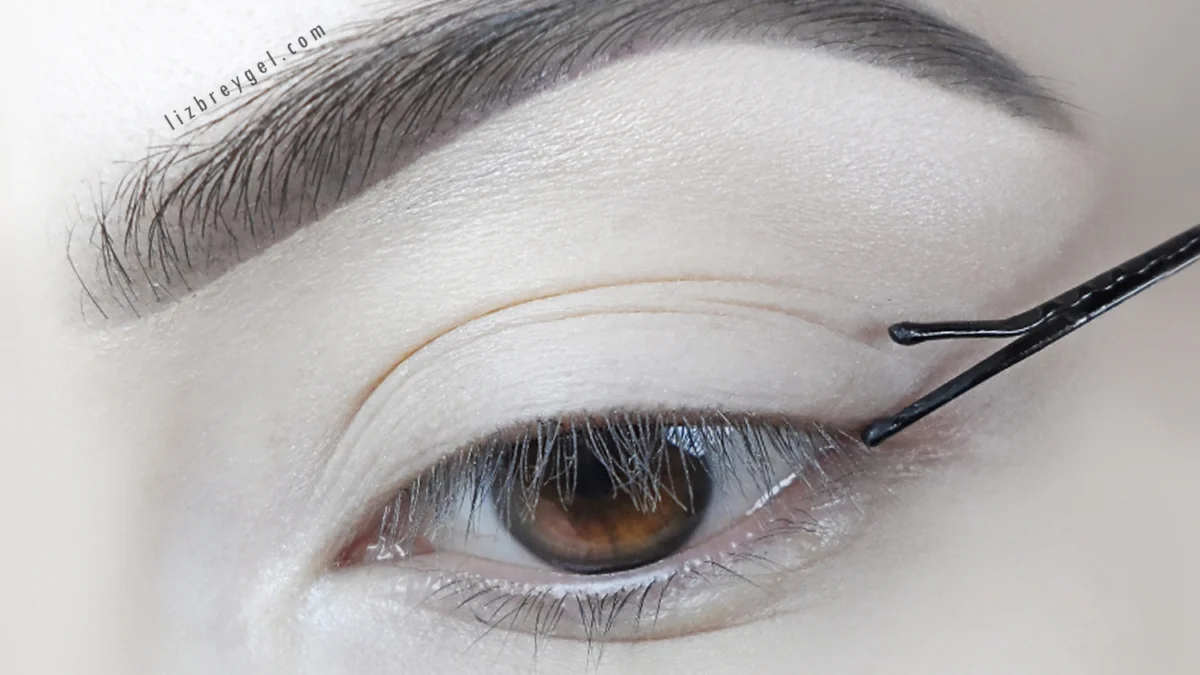 Eyeliner Hack Untuk Pemula, Ini Caranya!