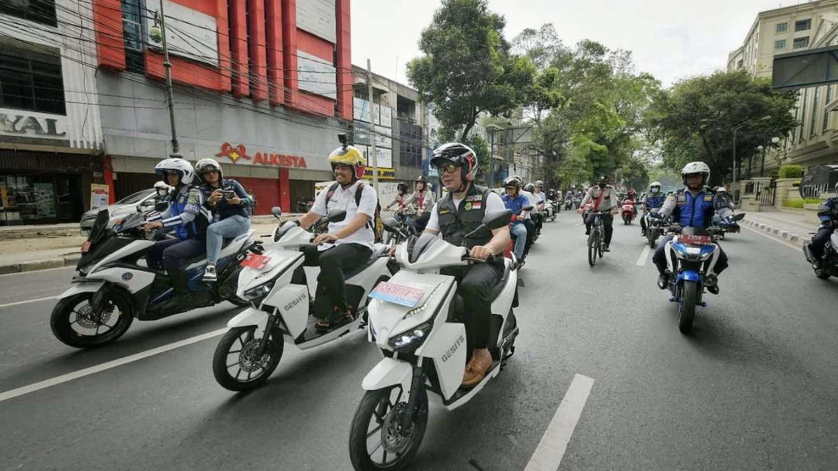 Gubernur Ridwan Kamil dan Wali Kota Bobby Nasution Kampanyekan Motor Listrik di Medan