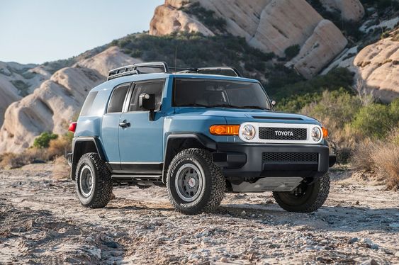 Toyota FJ Cruiser Nih Bos Senggol Dong