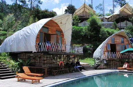 MENAKJUBKAN! Glamping Mewah Di Jawa Barat Ini Harus Kamu Kunjungi Saat Musim Libur!