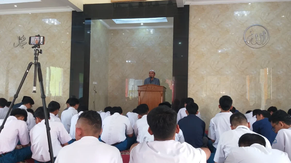 ANTUSIAS : Siswa SMP IT Insan Sejahtera Sumedang mengikuti Kegiatan Instahram.