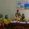 Monitoring Kepala Desa Girimukti, merangkap Ketua DPC Apdesi Kecamatan Sumedang Utara,  Adang Arifin pada Kegiatan Gebyar Vaksinasi Polio.