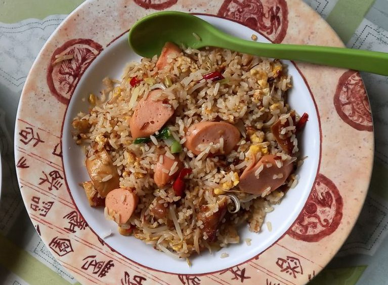 Resep Nasi Goreng Spesial Sosis dan Daging Ayam