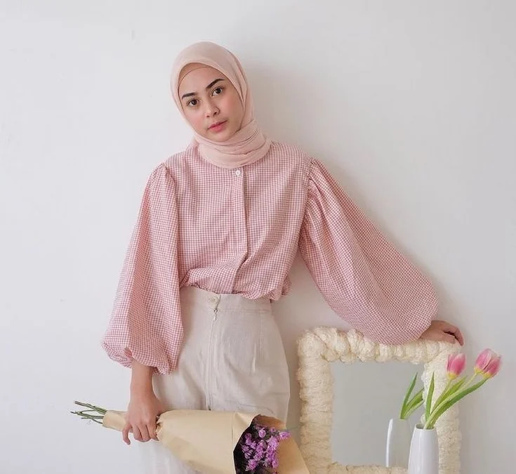 Baju Warna Pink Cocok dengan Jilbab Warna Apa