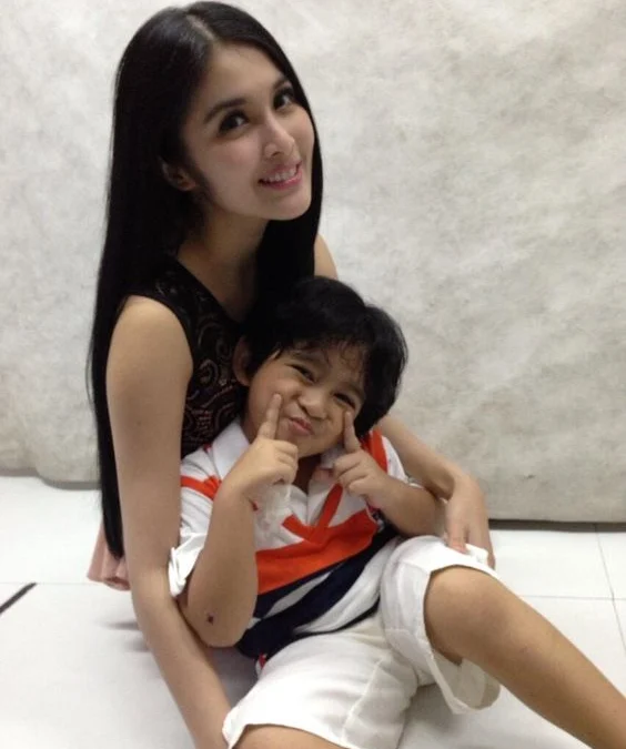 Raphael Anak Sandra Dewi Berhasil Menjadi Atlet Basket: Kisah Inspiratif dari Upaya Keras dan Dedikasi