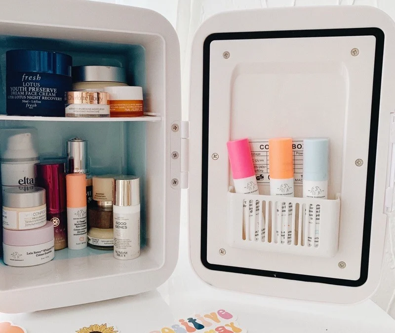 Mitos Skincare Mengandung Retinol Harus Disimpan di Lemari Es