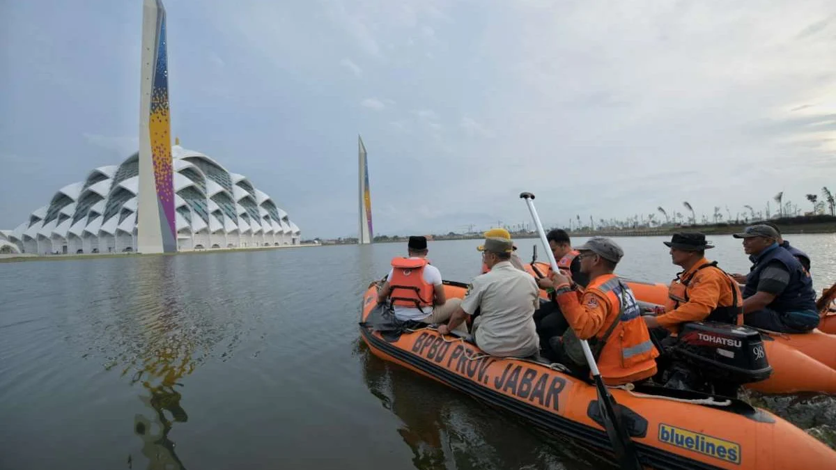 Gubernur Ridwan Kamil Inspeksi Kebersihan Masjid Raya Al Jabbar