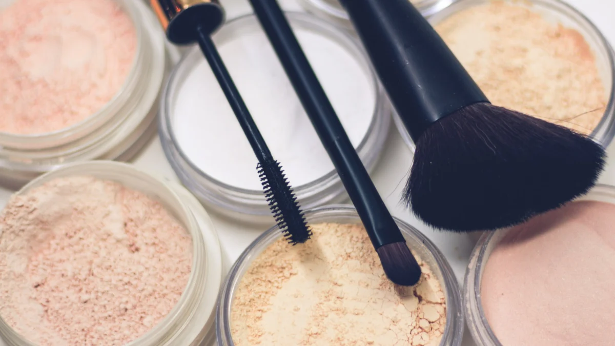 5 Rekomendasi Setting Powder Terbaik MakeUp Awet