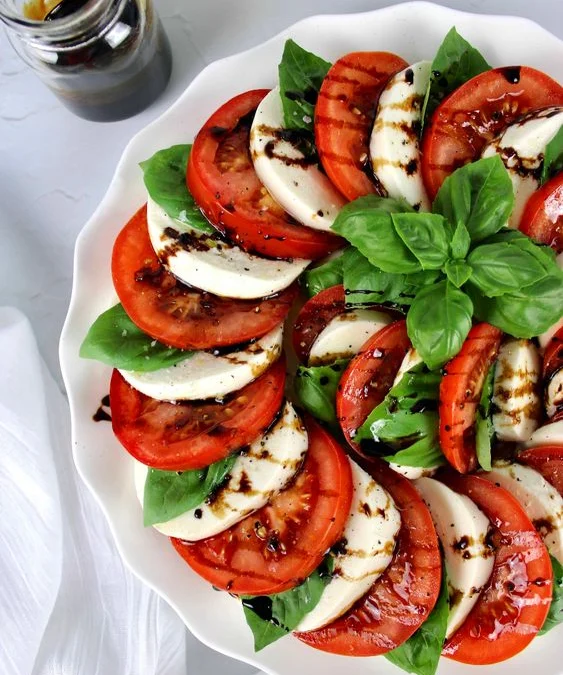 Makanan Sehat dan Elegan Resep Salad with Balsamic Reduction