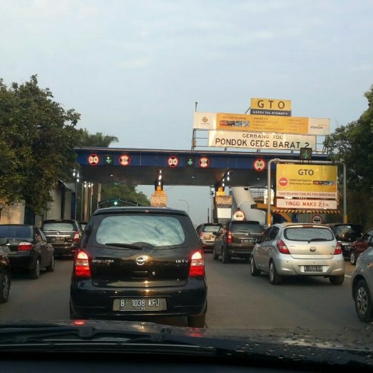 Transportasi Umum ke Gerbang Tol Pondok Gede Barat di Jakarta Timur