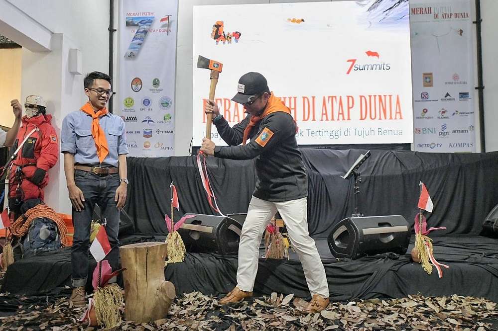 Gubernur Ridwan Kamil Sambut Baik Peluncuran Buku Merah Putih di Atap Dunia