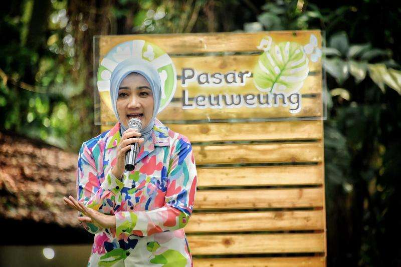 Hadiri Pasar Leuweung, Atalia Ridwan Kamil: Promosikan Teh dan Kopi Jabar