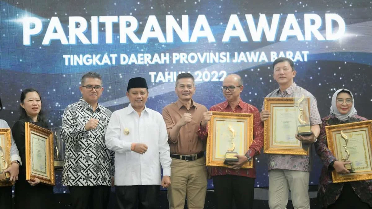 Serahkan Penghargaan Paritrana Award Tingkat Jabar, Uu Ruzhanul: Perhatikan dan Lindungi Tenaga Kerja