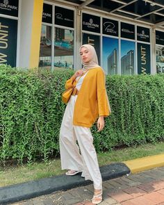 Baju Warna Mustard Cocok dengan Jilbab Warna Apa?