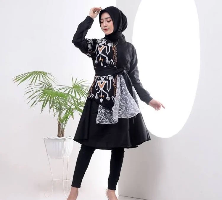 (Model Tunik Batik Warna Hitam)