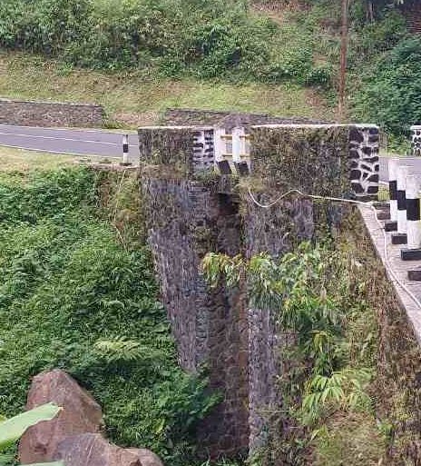 Mitos Cadas Gantung Sumedang