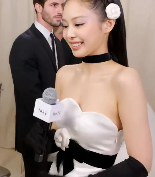 Pesona Jennie Blackpink untuk Pertama Kalinya Hadir di Met Gala, @vogu