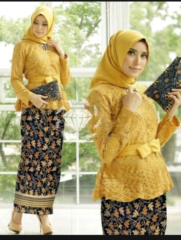 Perpaduan kebaya warna kuning