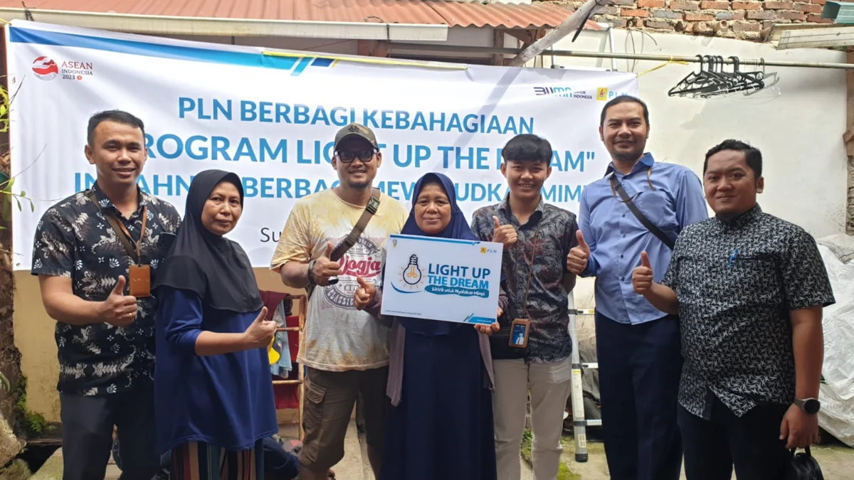 Melalui Light Up the Dream, PLN Wujudkan Mimpi Ibu Dedeh Nikmati Listrik