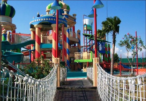 Waterpark dengan fasilitas menakjubkan di Surabaya