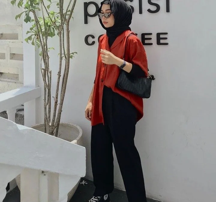 kombinasi warna maroon