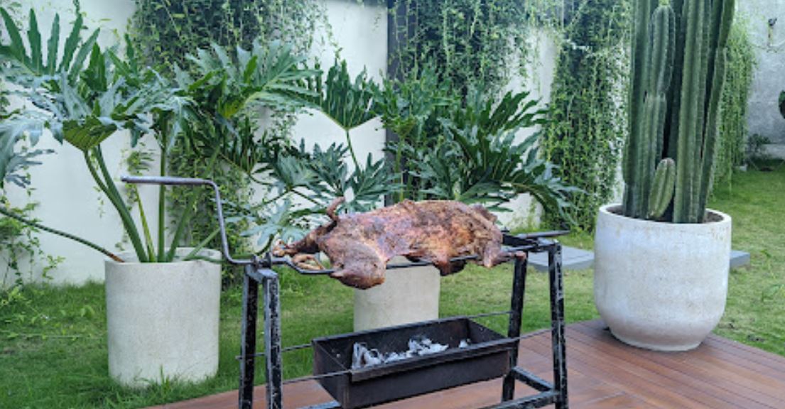 Sajikan Hidangan Spesial dari Kambing Guling Kang Cecep Catering Bandung di Acara Anda