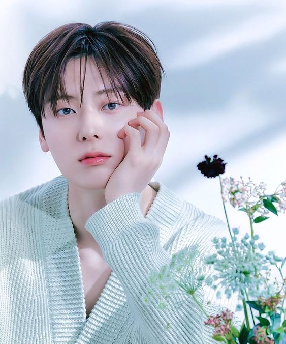 Visual Unreal Mengenal Hwang Min Hyun Aktor dan Personil NU'EST