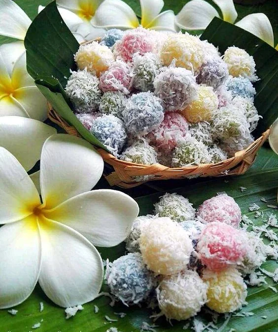 Resep Klepon Warna-Warni Yakin Kalian Ga Panasaran Dengan Resep Ini?