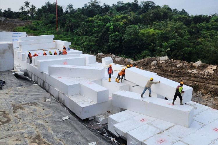 Kelebihan dan Kekurangan Teknologi Geofoam di Jalan Tol Cisumdawu