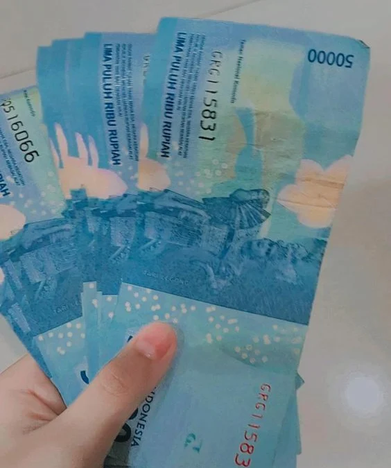 Berikut Arti Mimpi di Kasih Uang Menurut Primbon Jawa Sampai Orang Terdekat! arti mimpi di kasih uang