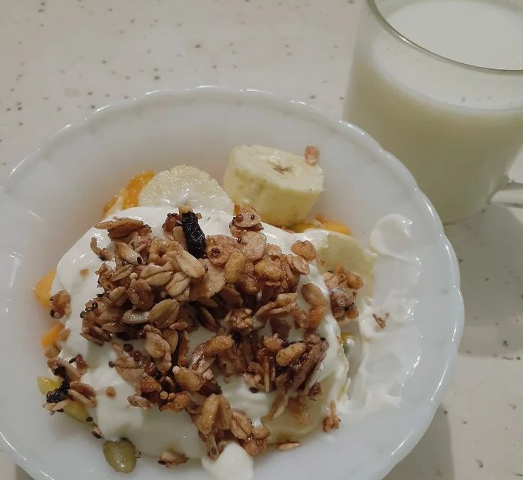 Boleh Ga Sih Sarapan Yoghurt dan Sereal Setiap Hari? Apa Akan Berdampak Buruk Pada Kesehatan Tubuh?