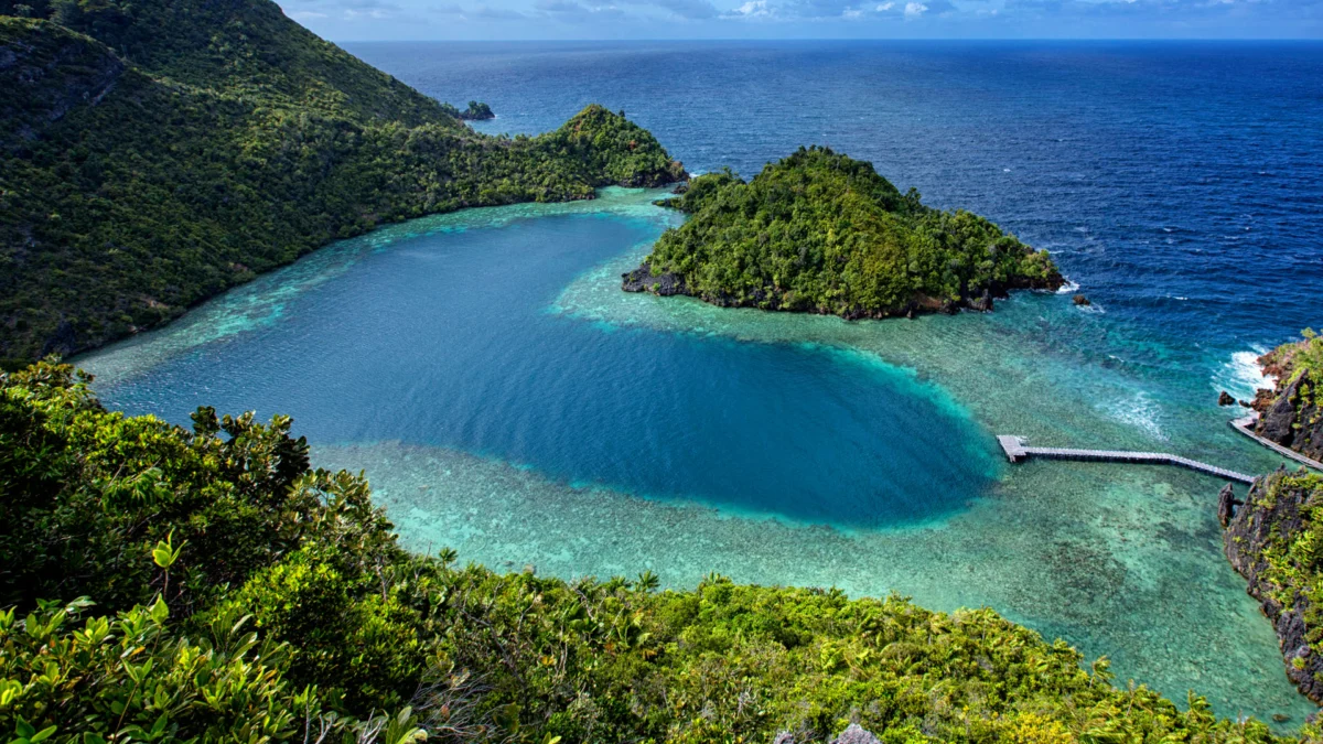 raja ampat memiliki objek wisata terkenal yaitu