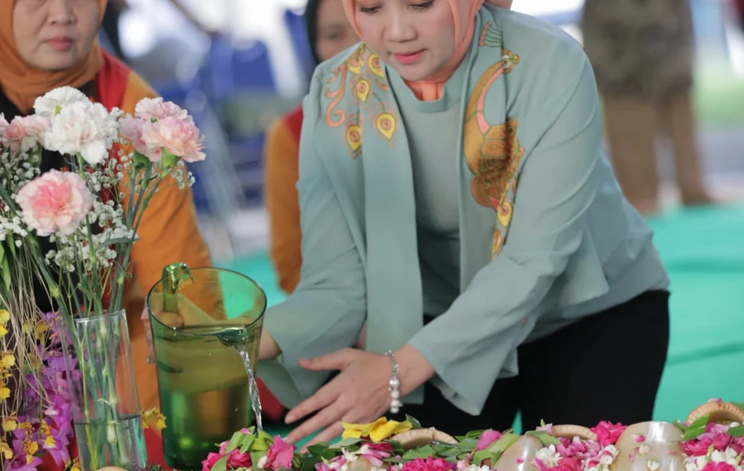 Atalia Ridwan Kamil Ziarah Makam Ibu Norbaiti di Samarinda