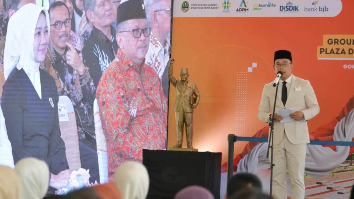 Lewat Pantun, Hasto Kristiyanto Sebut Ridwan Kamil Bacawapres Ganjar Pranowo