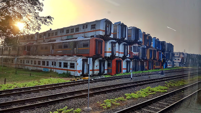 Stasiun Kereta Api Purwakarta ini Boleh Dikunjungi! Ada Kuburan Keretanya!!