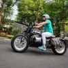 Kece Abis Ridwan Kamil Menunggangi Motor Listrik Bergaya Bobber