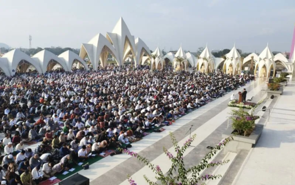 Ridwan Kamil Bersama Masyarakat Jawa Barat Lainnya Laksanakan Shalat Ied Di Masjid Raya Al Jabbar