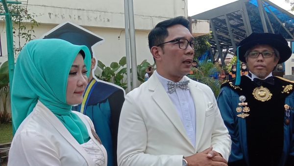 Ridwan Kamil Gantikan Mendiang Eril Wisuda di ITB Hari ini